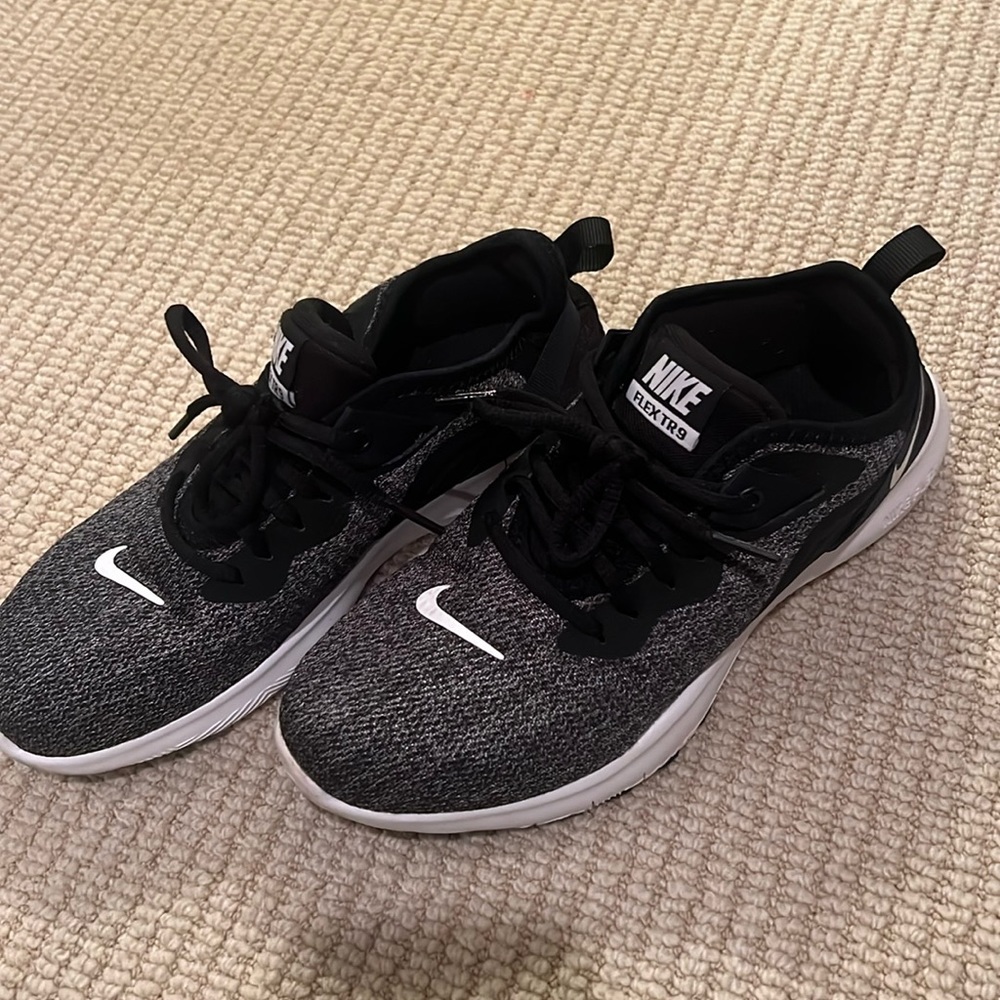 NIKE FLEX TR9